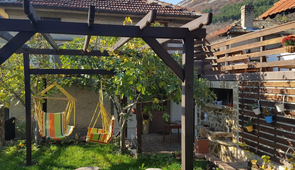The Wild Fig Hotel Шумен Екстериор снимка